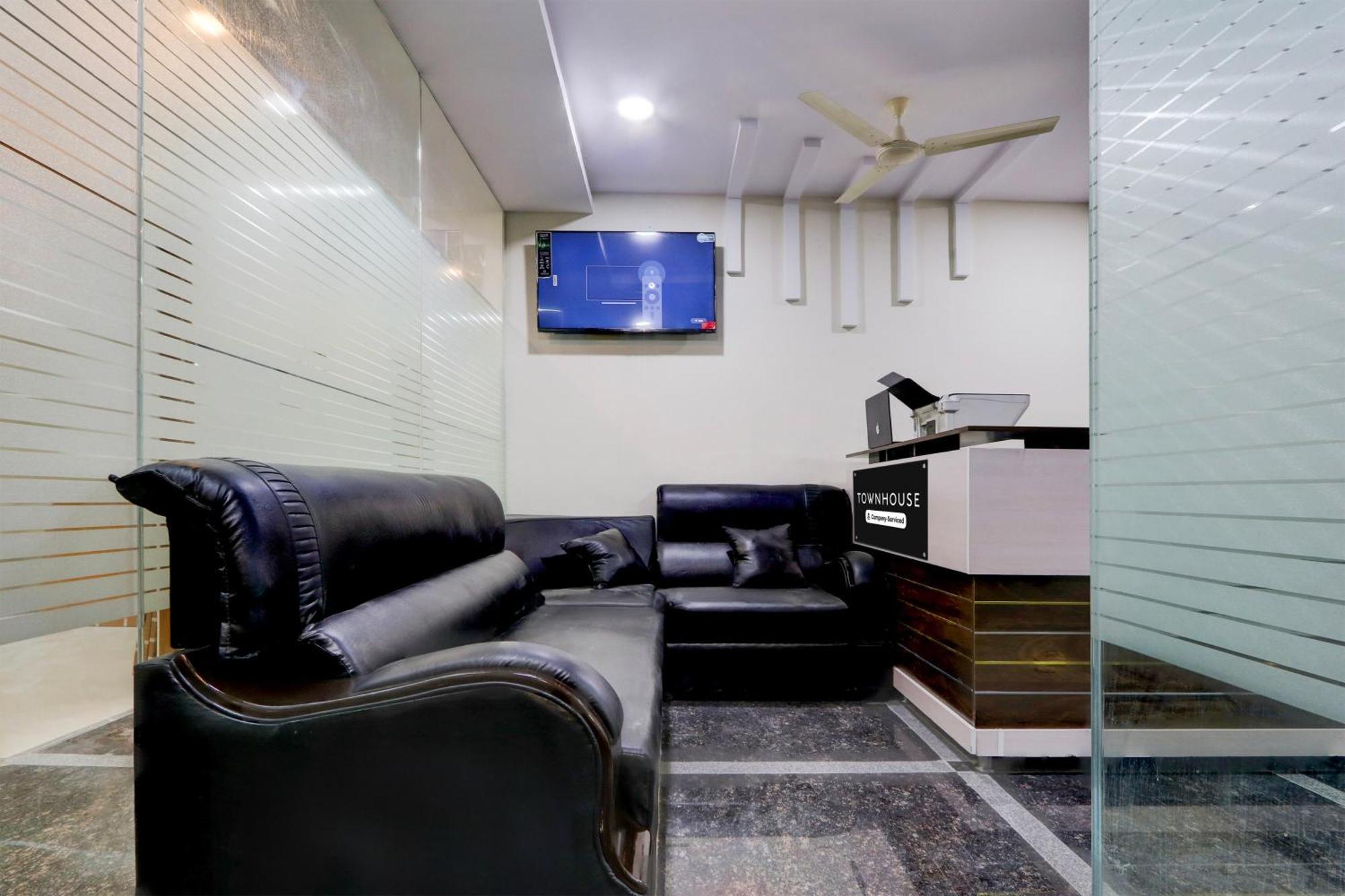 Super Townhouse Nanak Ram Guda Near Waverock Sez Хидерабад Екстериор снимка