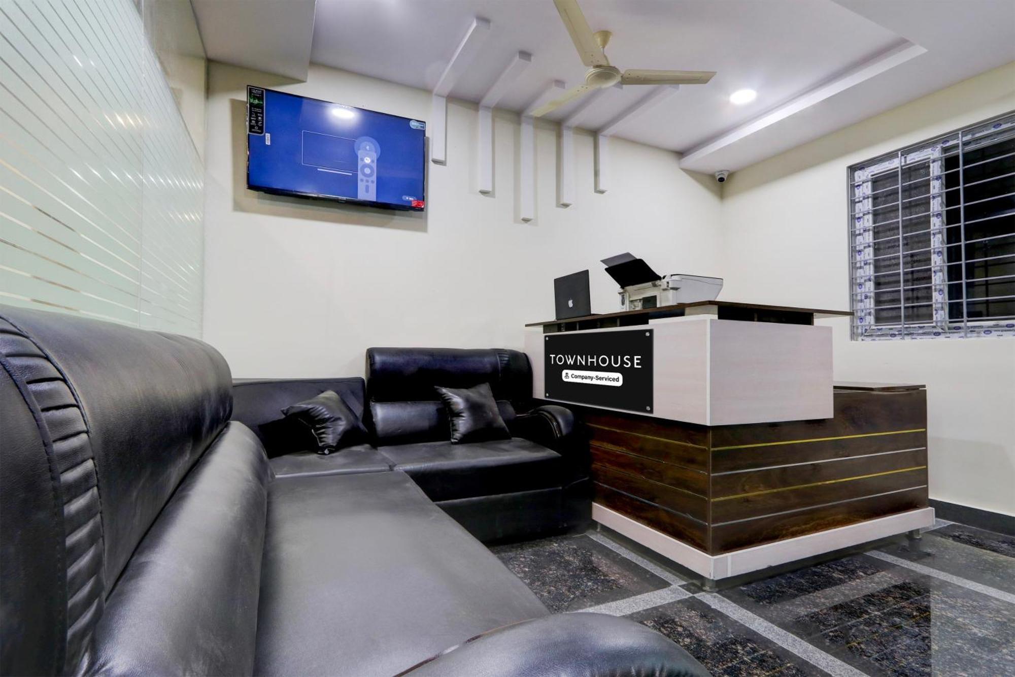 Super Townhouse Nanak Ram Guda Near Waverock Sez Хидерабад Екстериор снимка
