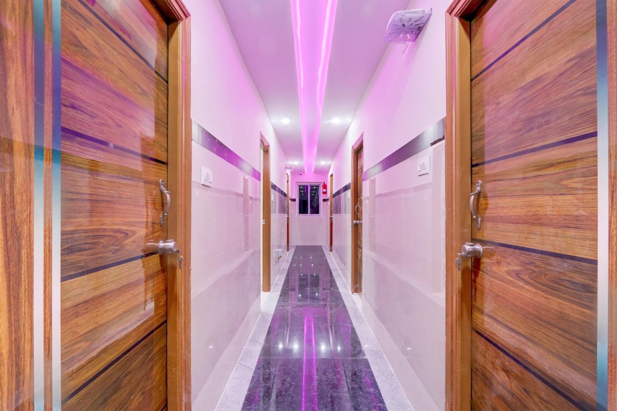 Super Townhouse Nanak Ram Guda Near Waverock Sez Хидерабад Екстериор снимка